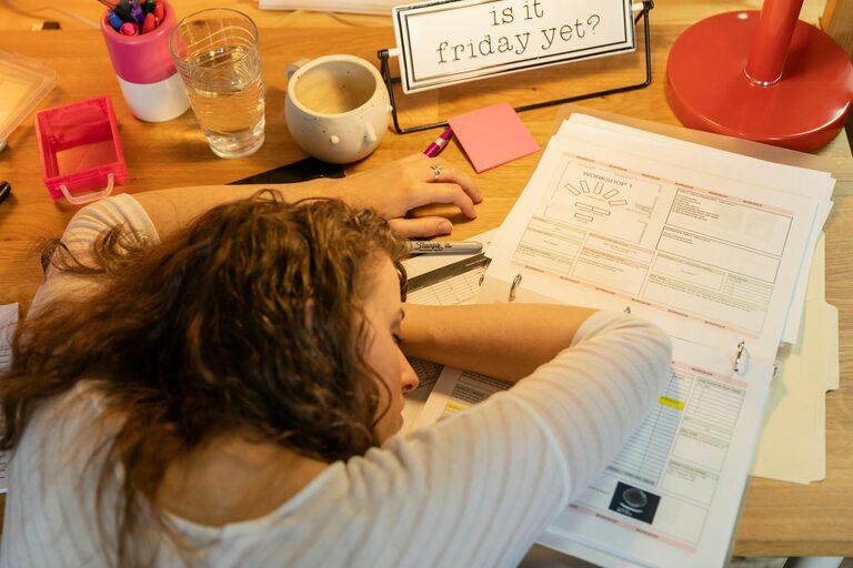 Jak stworzyć efektywny plan dnia zwiększający produktywność i redukujący stres